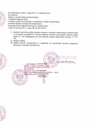 [VIDEO] Czy polskie dziecko to plecak? Tak sugeruje niemiecki sędzia, który wyrzucił dziś z użyciem policji redaktora Patriot24.net z niemieckiego sądu! Czy chce pozostawić polskiego chłopca w Niemczech u prostytutki, której polski Sąd odebrał prawa?