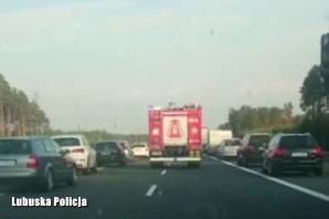 [VIDEO] Kierowcy znów nie zawiedli. „Korytarz Życia” pomógł szybko dotrzeć służbom na miejsce wypadku
