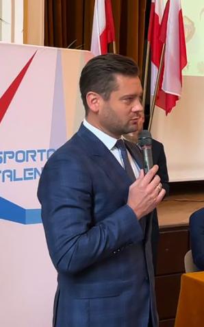 Minister Kamil Bortniczuk przedstawił nauczycielom założenia nowego programu „Sportowe Talenty”