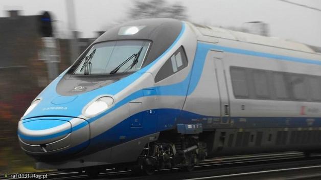 Pijany otarł się o Pendolino. Ruch na trasie z Gdańska do Warszawy wstrzymany