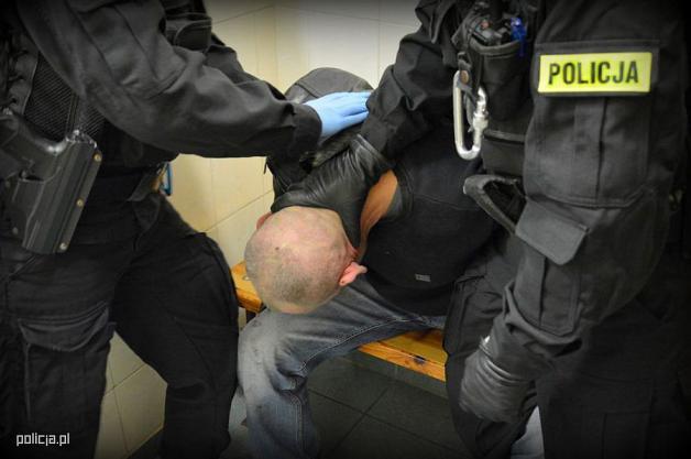 Pościg za kompletnie pijanym kierowcą! Ranił policjanta!