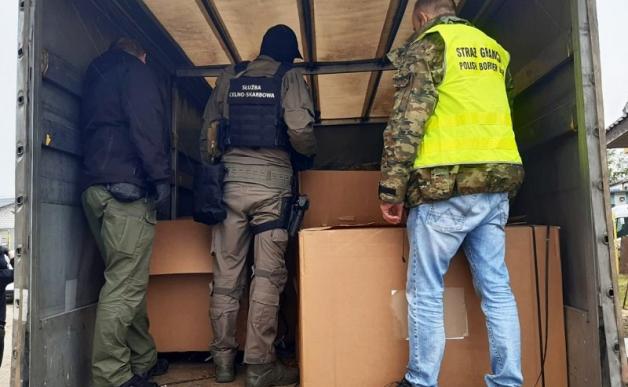 Nielegalny towar wart blisko 1,2 mln zł na prywatnych posesjach
