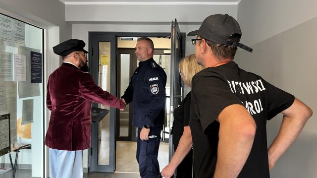 [VIDEO] Biuro Rutkowski i Telewizja Patriot24.net dziękują Kobylnicy. Nowa kadra i pies Reja dołączyli do zespołu