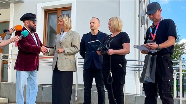 [VIDEO] Biuro Rutkowski i Telewizja Patriot24.net dziękują Kobylnicy. Nowa kadra i pies Reja dołączyli do zespołu